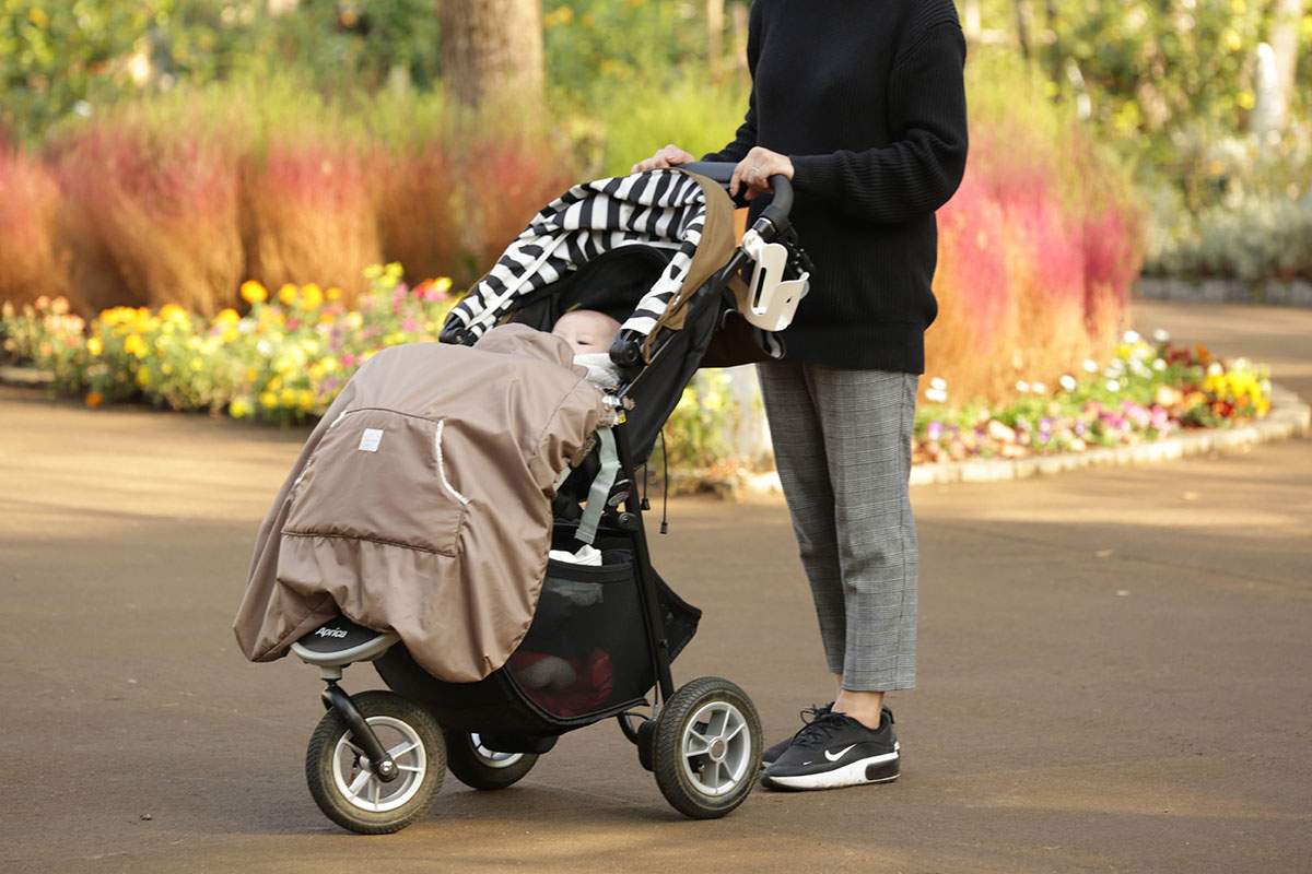 ベビーカーの防寒はこれでOK！毛布・フットマフ・ケープの特徴や選び方