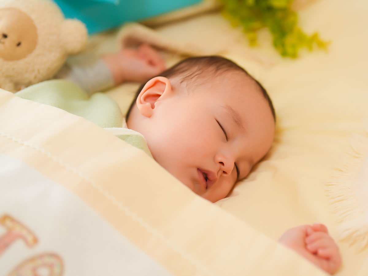 ネントレは泣かせるだけじゃない！日本の暮らしに合った「見守りネントレ」で家族みんなが笑顔に